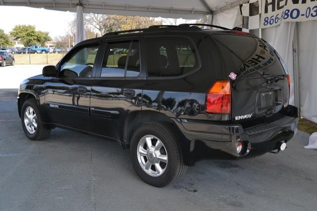 GMC Envoy 2005 photo 2