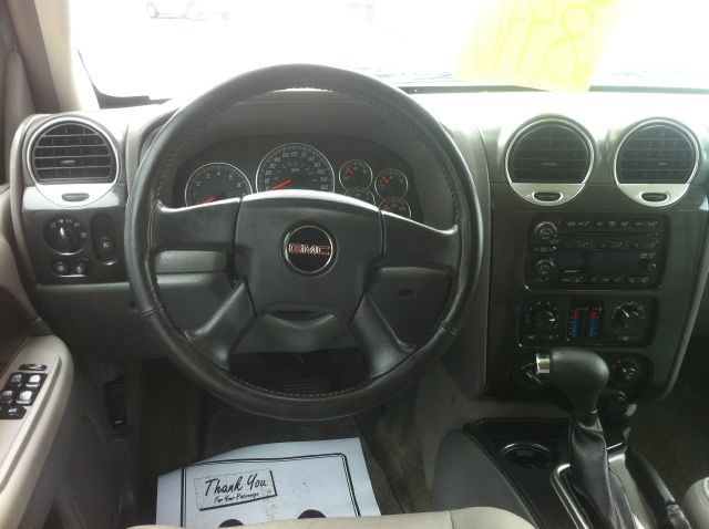 GMC Envoy 2005 photo 9