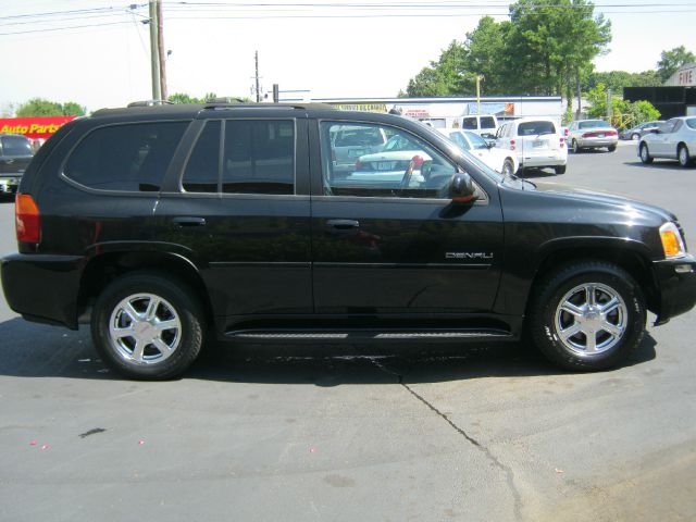 GMC Envoy 2005 photo 1