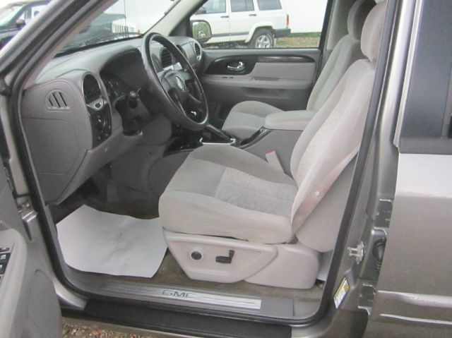 GMC Envoy 2005 photo 9