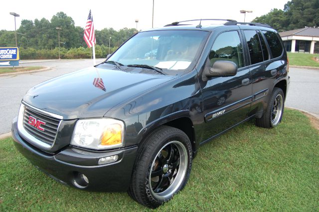 GMC Envoy 2005 photo 2