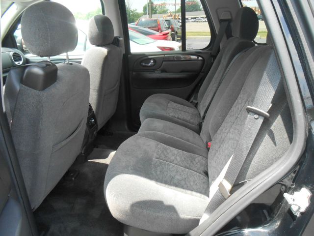 GMC Envoy 2005 photo 2