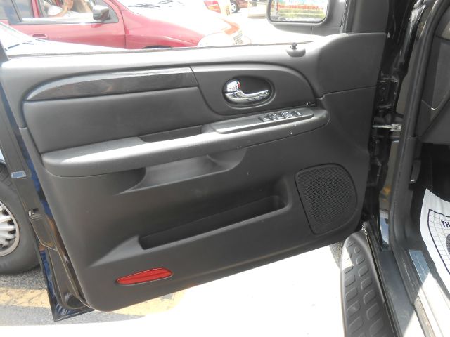 GMC Envoy 2005 photo 24