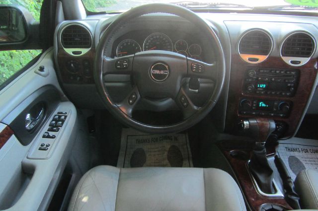 GMC Envoy 2005 photo 10