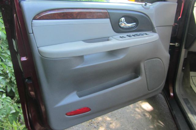 GMC Envoy 2005 photo 23