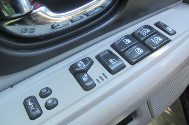 GMC Envoy 2005 photo 24