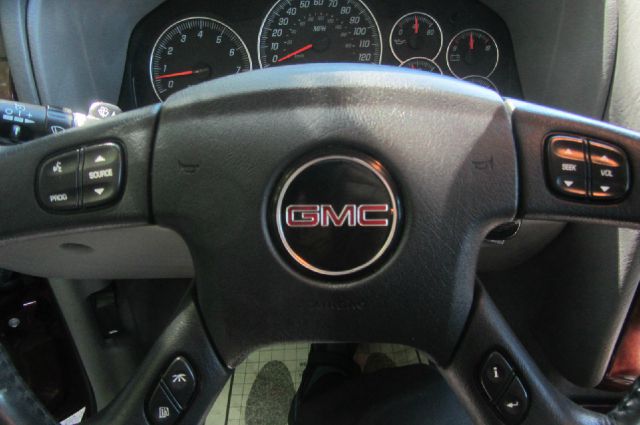 GMC Envoy 2005 photo 5