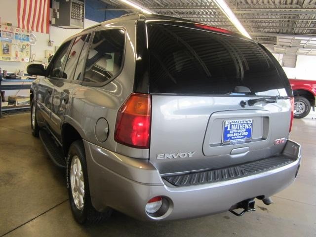 GMC Envoy 2005 photo 5