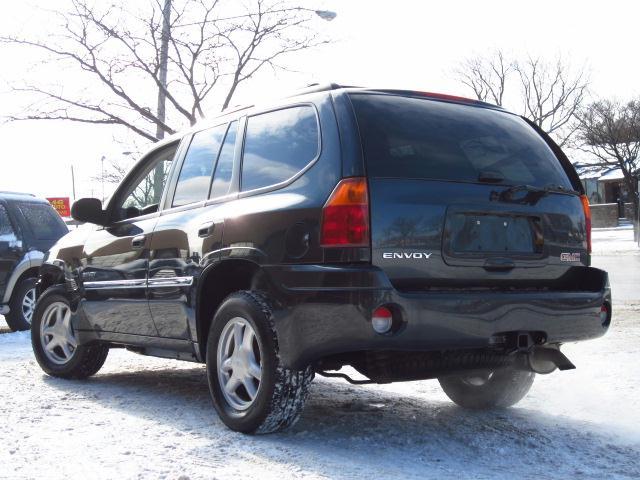 GMC Envoy 2006 photo 2