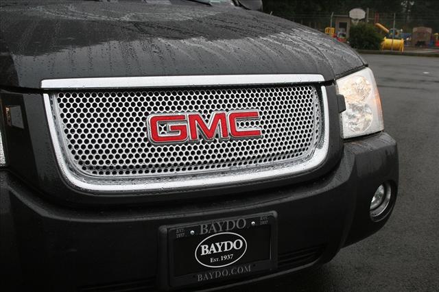 GMC Envoy 2006 photo 2