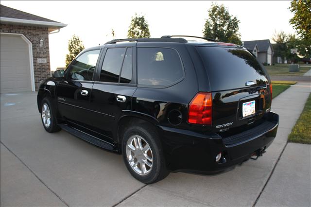GMC Envoy 2006 photo 2