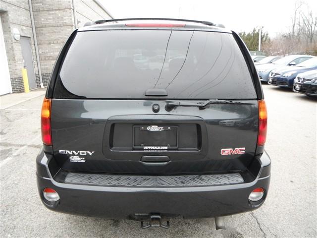 GMC Envoy 2006 photo 3