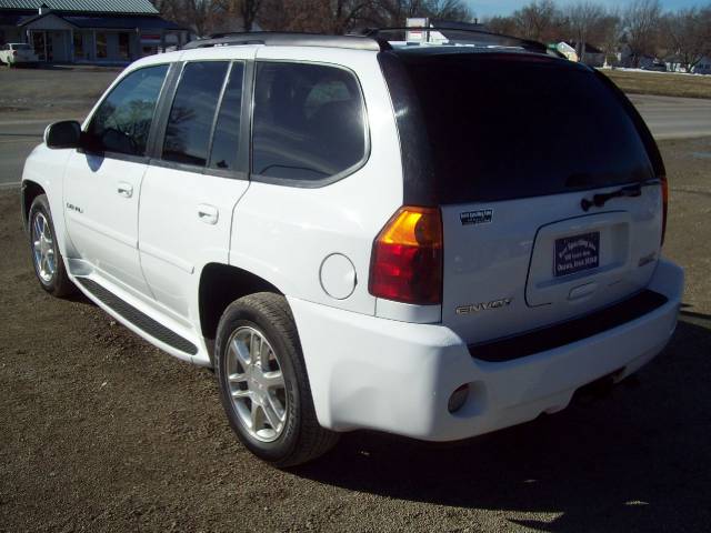 GMC Envoy 2006 photo 1