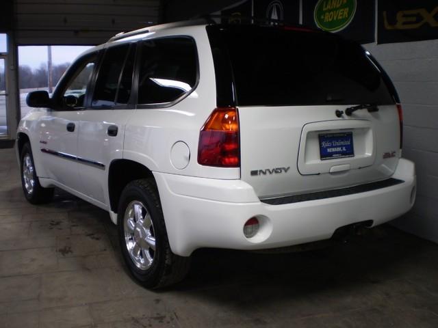 GMC Envoy 2006 photo 1