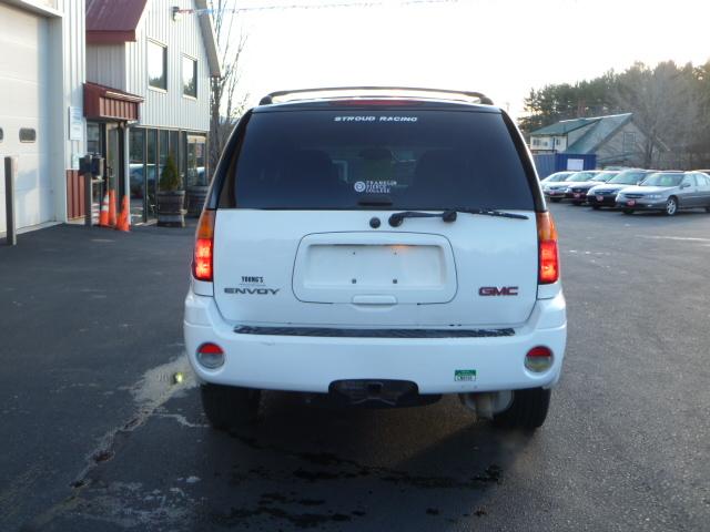 GMC Envoy 2006 photo 2