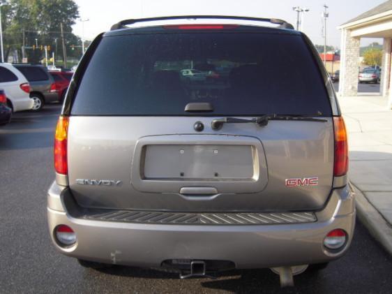 GMC Envoy 2006 photo 2
