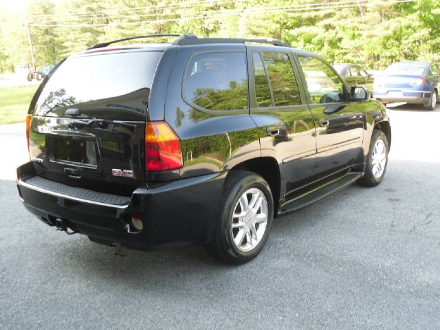 GMC Envoy 2006 photo 2