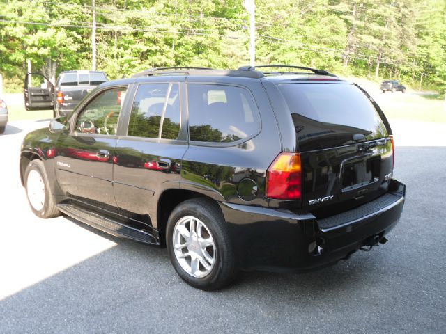 GMC Envoy 2006 photo 9