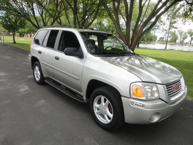 GMC Envoy 2006 photo 2