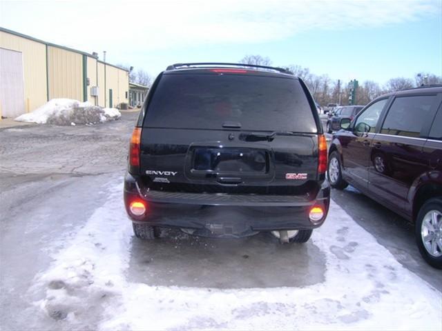 GMC Envoy 2006 photo 2