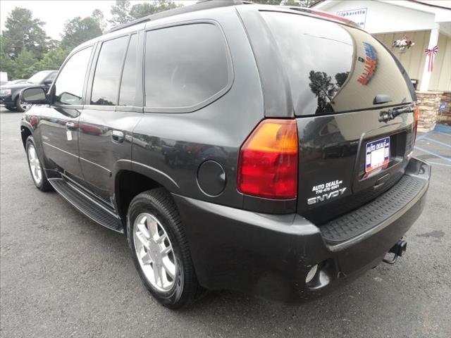 GMC Envoy 2006 photo 2
