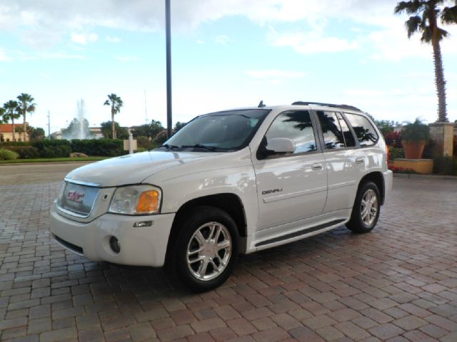 GMC Envoy 2006 photo 2