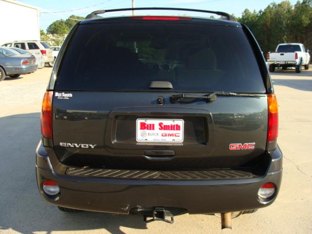 GMC Envoy 2006 photo 2