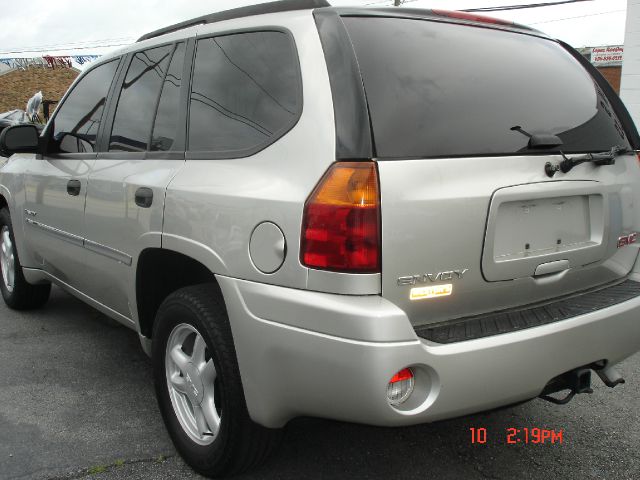GMC Envoy 2006 photo 2
