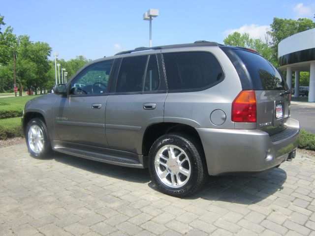 GMC Envoy 2006 photo 1