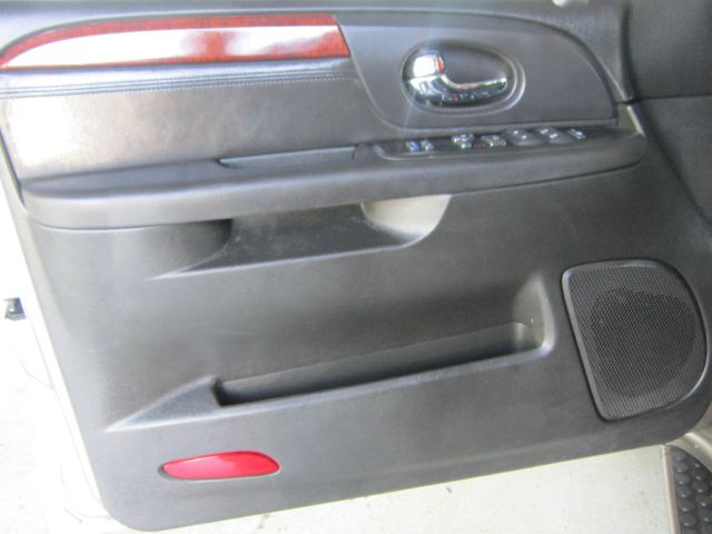 GMC Envoy 2006 photo 40