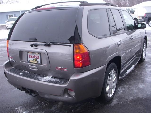 GMC Envoy 2006 photo 2