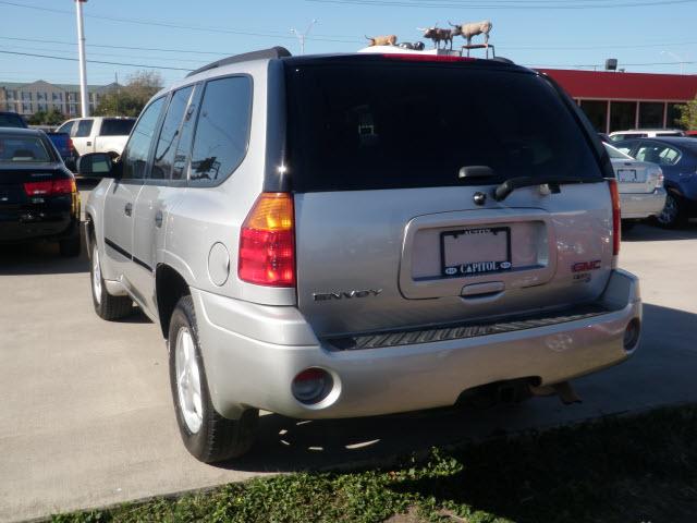 GMC Envoy 2008 photo 2