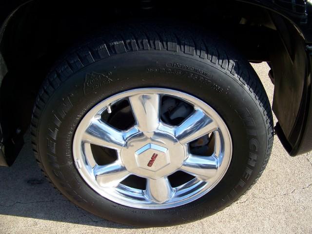 GMC Envoy 2008 photo 2