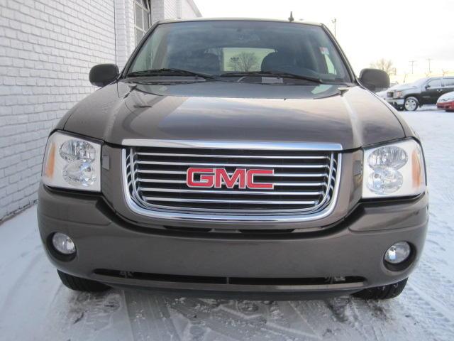 GMC Envoy 2008 photo 2
