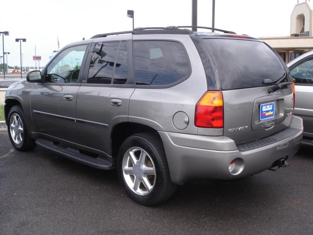 GMC Envoy 2008 photo 2