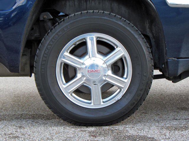 GMC Envoy 2008 photo 2