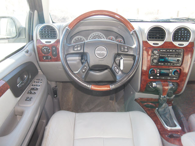 GMC Envoy 2009 photo 2