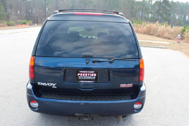 GMC Envoy XL 2003 photo 2