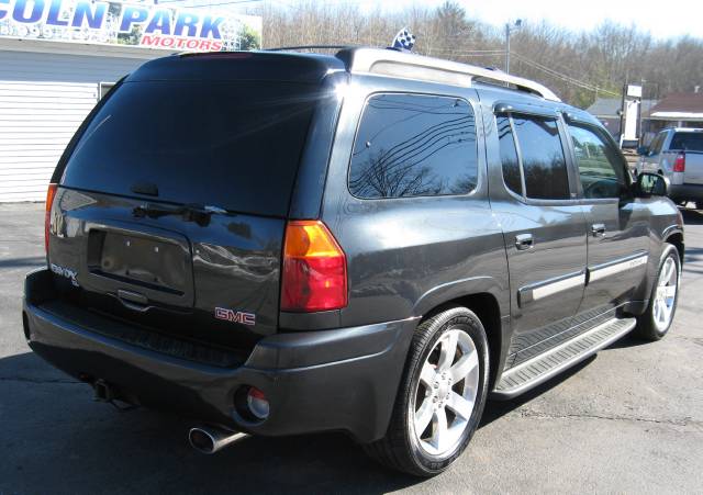 GMC Envoy XL 2003 photo 2