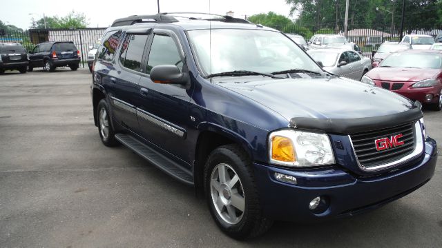 GMC Envoy XL 2004 photo 2