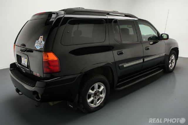 GMC Envoy XL 2004 photo 2
