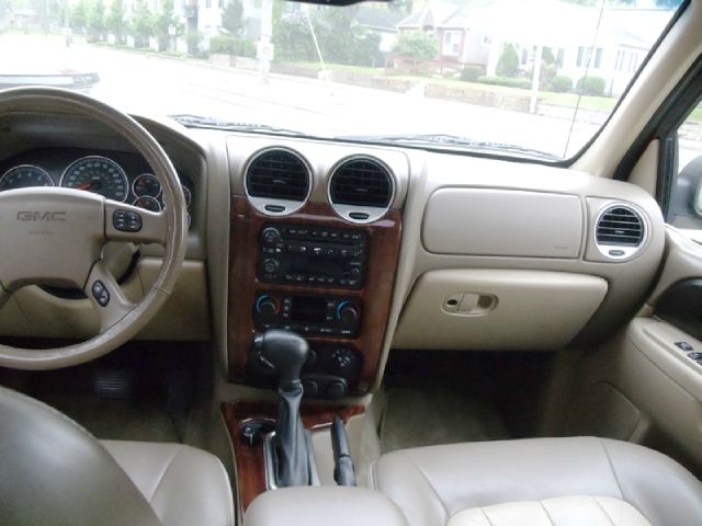 GMC Envoy XL 2004 photo 12