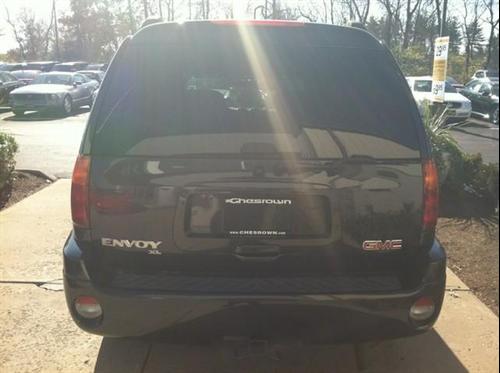 GMC Envoy XL 2004 photo 2
