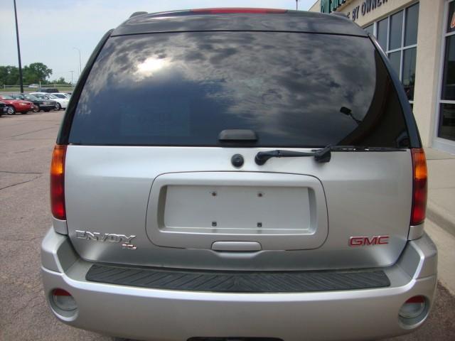 GMC Envoy XL 2004 photo 4