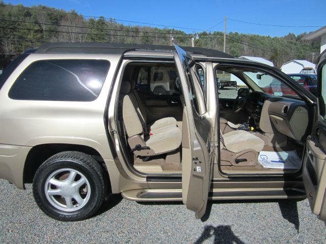 GMC Envoy XL 2004 photo 2