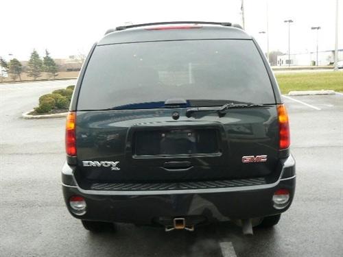GMC Envoy XL 2004 photo 2
