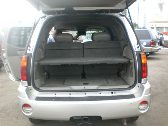 GMC Envoy XL 2004 photo 2
