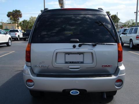 GMC Envoy XL 2004 photo 2