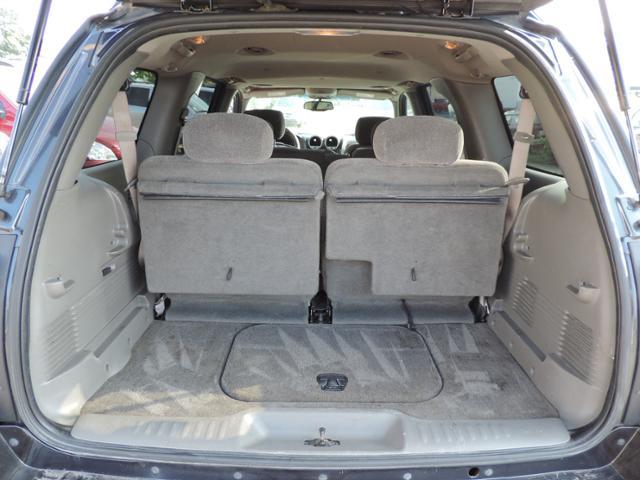 GMC Envoy XL 2004 photo 2