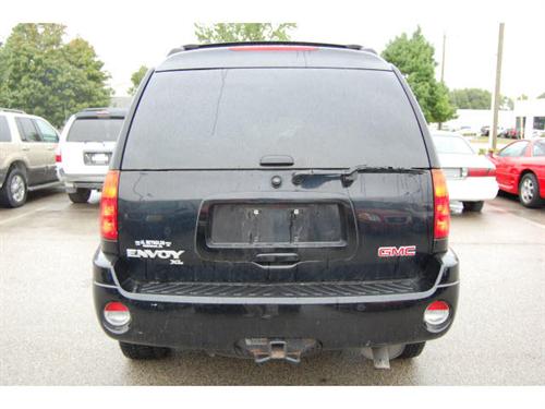 GMC Envoy XL 2004 photo 2